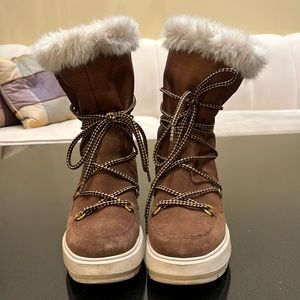 Ladies Geox Amphibox Kaula suede boots.